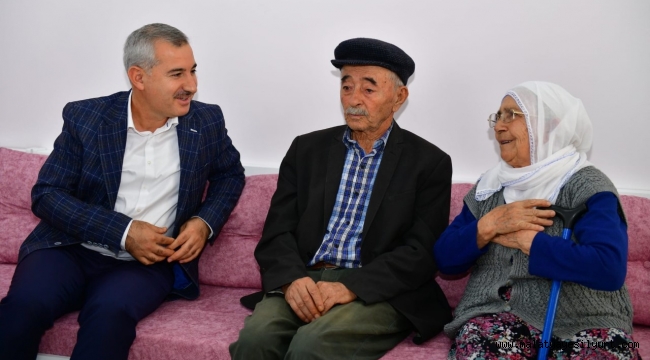 'BAŞTACI' PROJESİYLE EVDE BAKIM HİZMETİ ALAN YAŞLILAR, YEŞİLYURT BELEDİYESİNİN YATIRIM ALANLARINI GEZDİLER