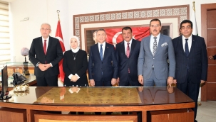Malatya Büyükşehir Belediyesi'ni ziyaret eden Cumhurbaşkanı Yardımcısı Fuat Oktay: