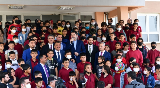 "Sayın Bakanımızın Talimatıyla Özal Mahallesine Halı Saha Kazandırdık"