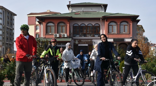 BİSİKLET TUTKUNLARI 'VELESPİT İLE YEŞİLYURT'UN MİRASINA YOLCULUK' ETKİNLİĞİYLE YEŞİLYURT'U GEZDİLER