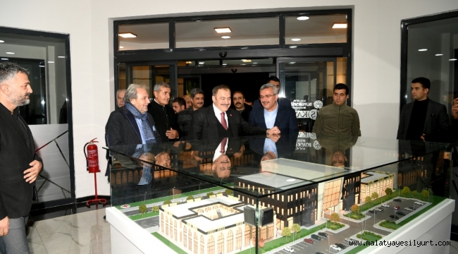 Dünya Kayısı Ticaret Merkezini yerinde inceleyen Prof.Dr. Eroğlu