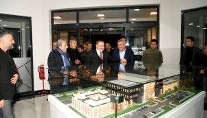 Dünya Kayısı Ticaret Merkezini yerinde inceleyen Prof.Dr. Eroğlu